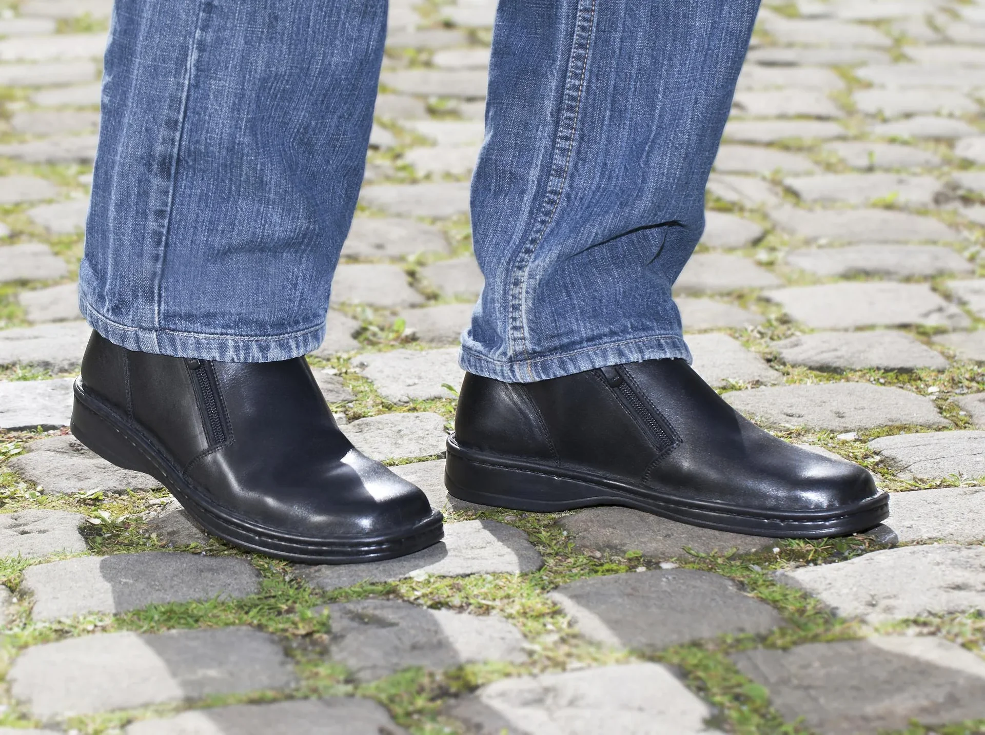 Herren Halbstiefel mit Reißverschlüssen und Warmfutter, Farbe schwarz, Gr. 40 - 3