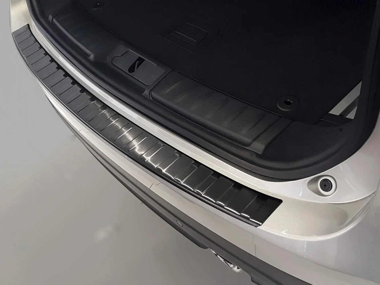 Ladekantenschutz Edelstahl für Jaguar F-Pace - graphite / black, Baujahr 2016> - 1