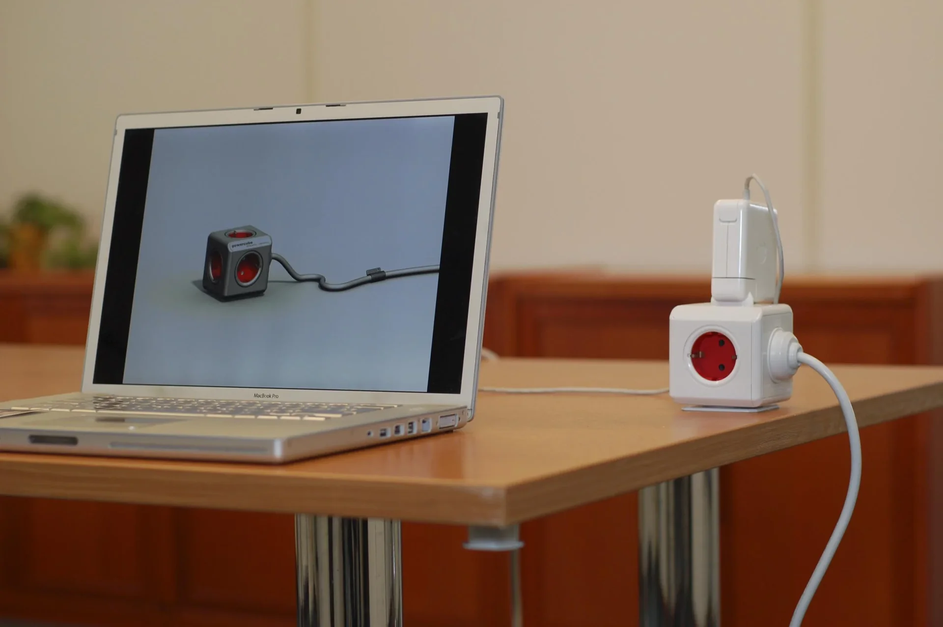 PowerCube Extended Steckdosenwürfel mit 4 Steckdosen und 2 USB Anschlüssen - 4