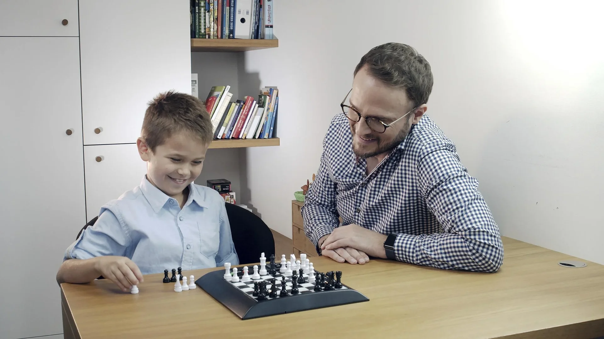 Schachcomputer Chess Genius - 1