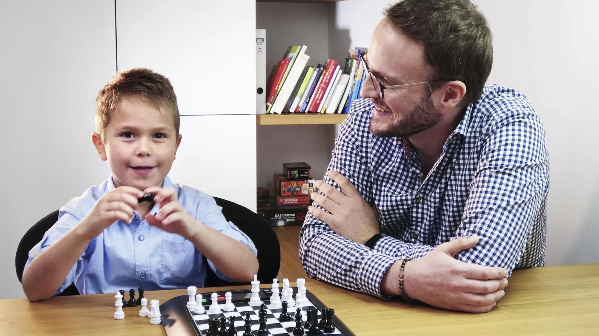 Schachcomputer Chess Genius - 7