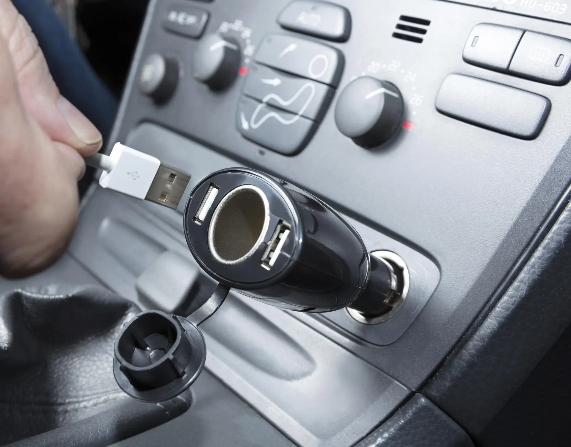 Zigarettenanzünder Steckdose mit 2 USB Steckdosen - 0