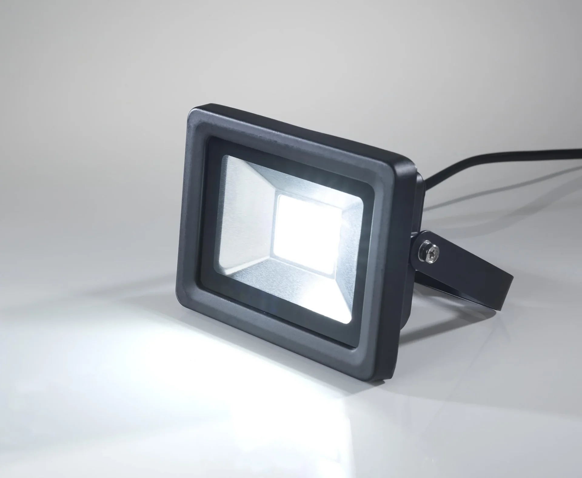LED Fluter mit Bewegungsmelder, 30 Watt, 2400 Lumen, IP44 - 4