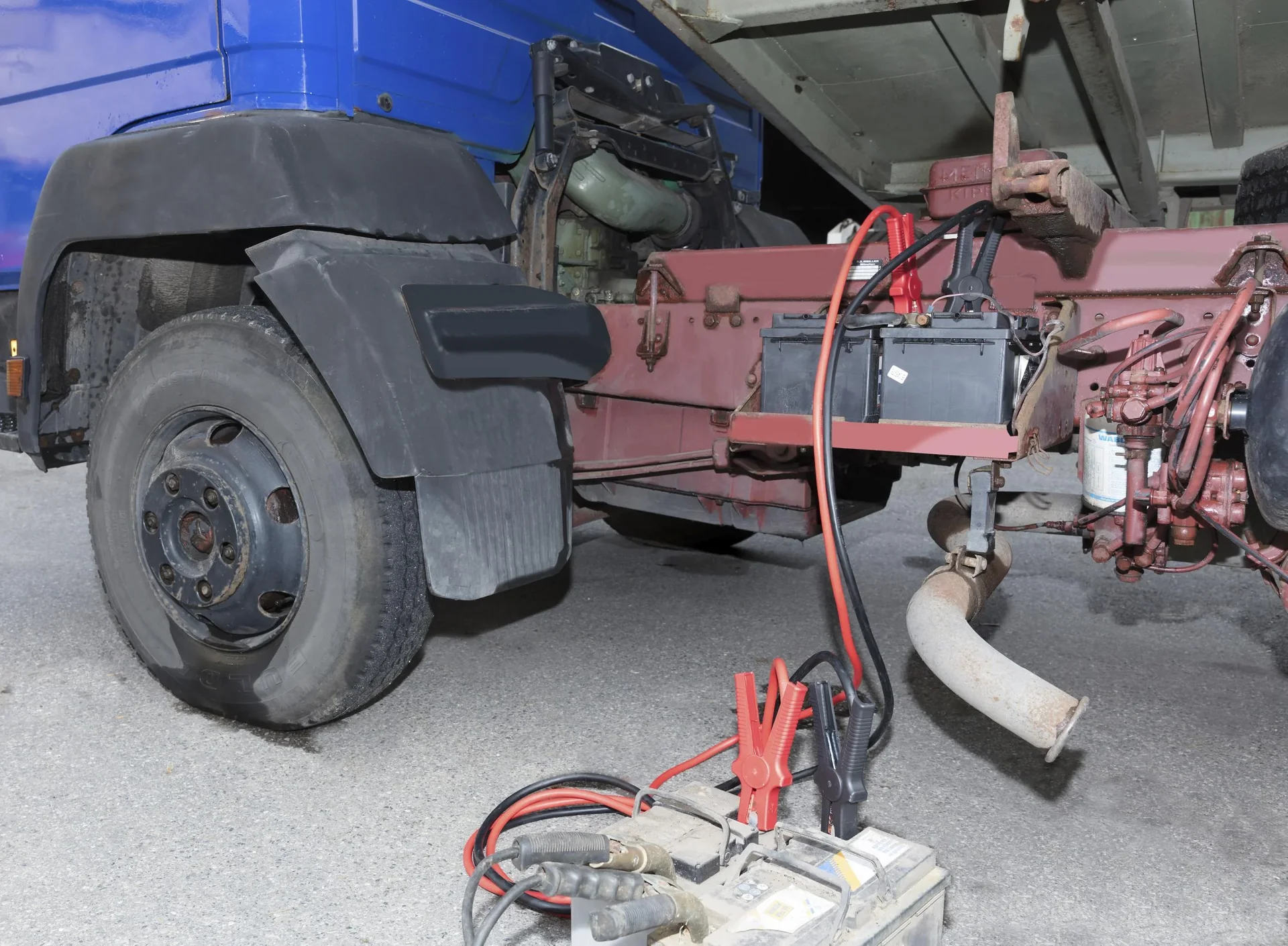 Starthilfekabel DIN 35 mm² - mit Überspannungsschutz - 4,5 Meter - 12 / 24 Volt, für Ottomotoren 12 Volt/24 Volt bis 7000 cm³, für Dieselmotoren 12 Volt/24 Volt bis 4000 cm³ - 1