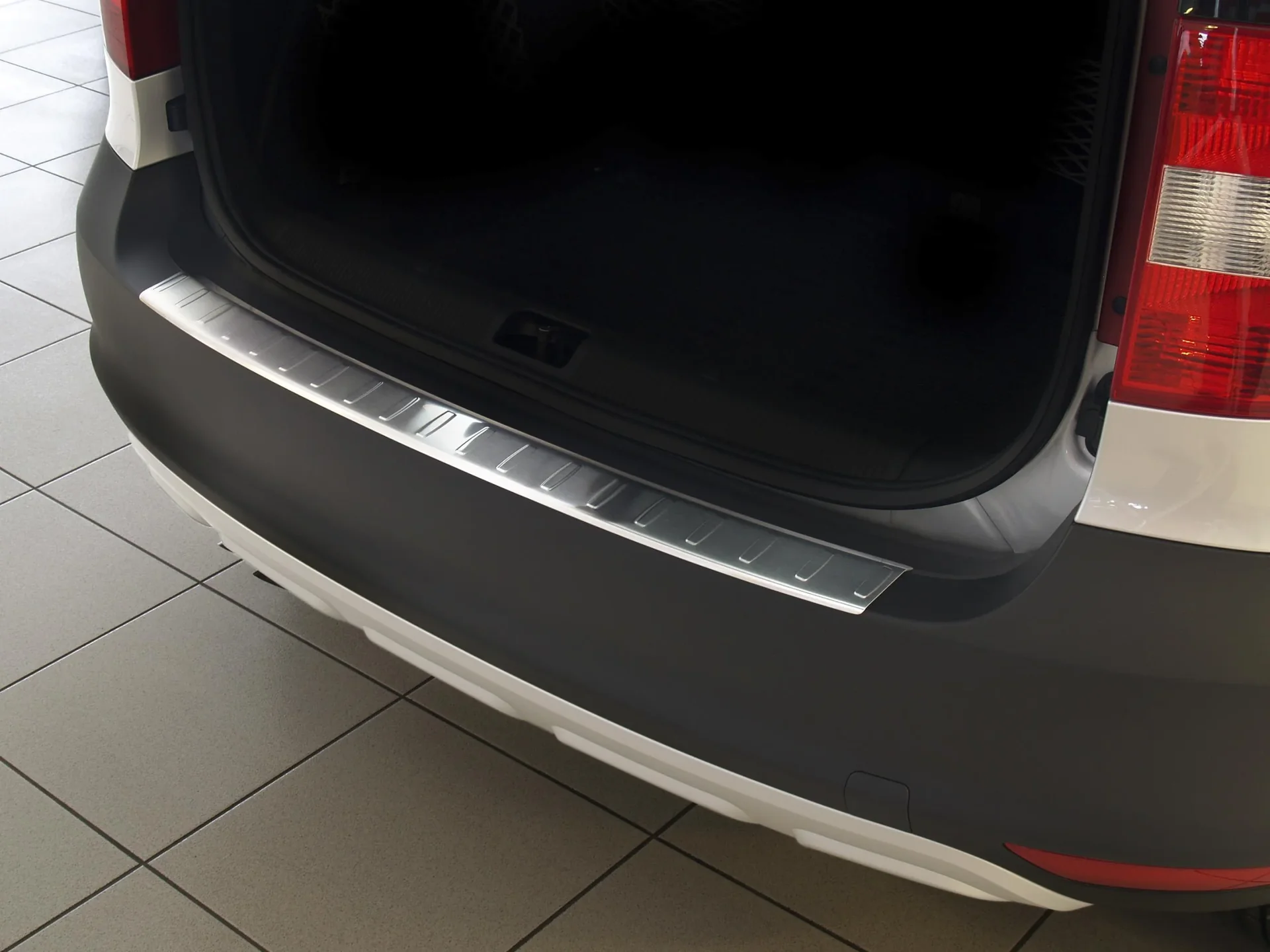 Ladekantenschutz Skoda Rapid / Edelstahl, Baujahr 2012-2015, FL 2015> - 1
