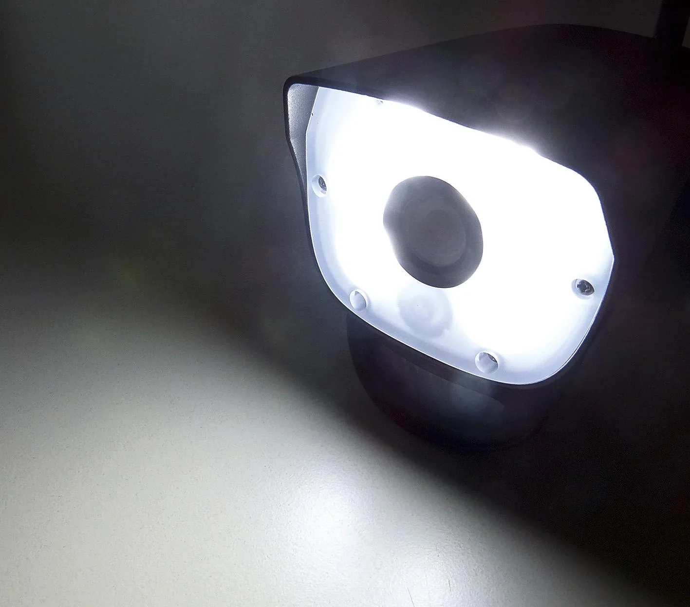 Digitales HD-Überwachungssystem HSIP6000 mit LED-Licht - 1