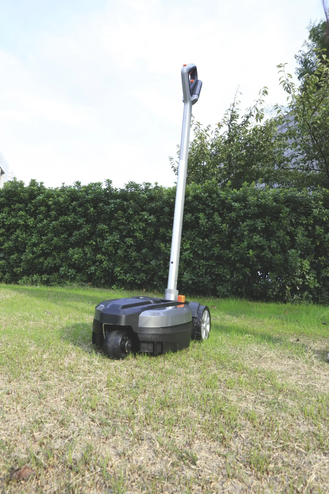 LM F23-EU 12V iFlex Compact Mower - 1