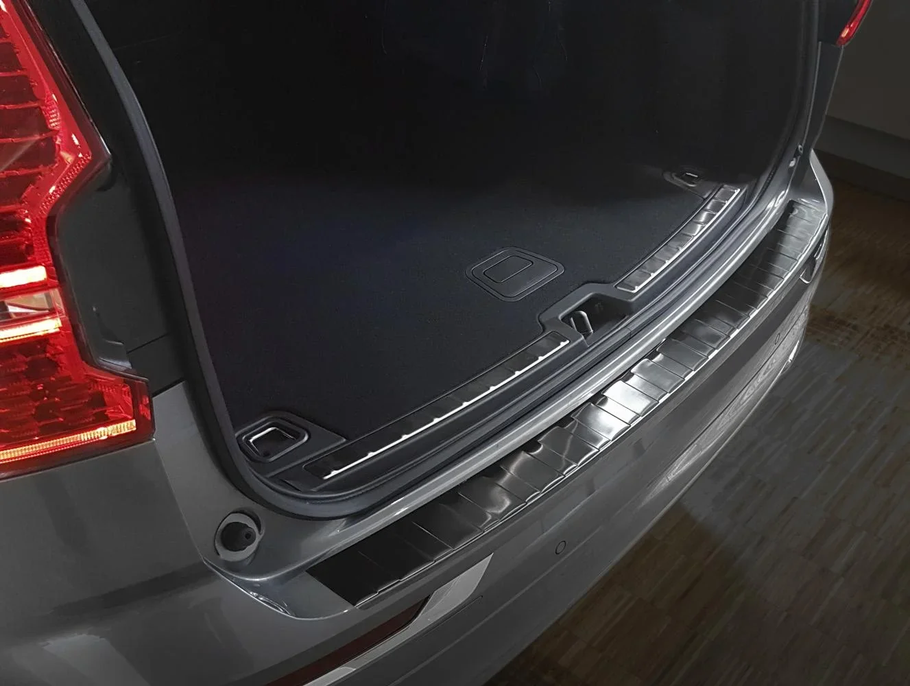 Ladekantenschutz Edelstahl für Volvo XC-60 FL - graphite / black, Baujahr 7/2017> - 0
