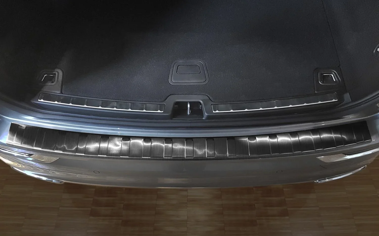 Ladekantenschutz Edelstahl für Volvo XC-60 FL - graphite / black, Baujahr 7/2017> - 2