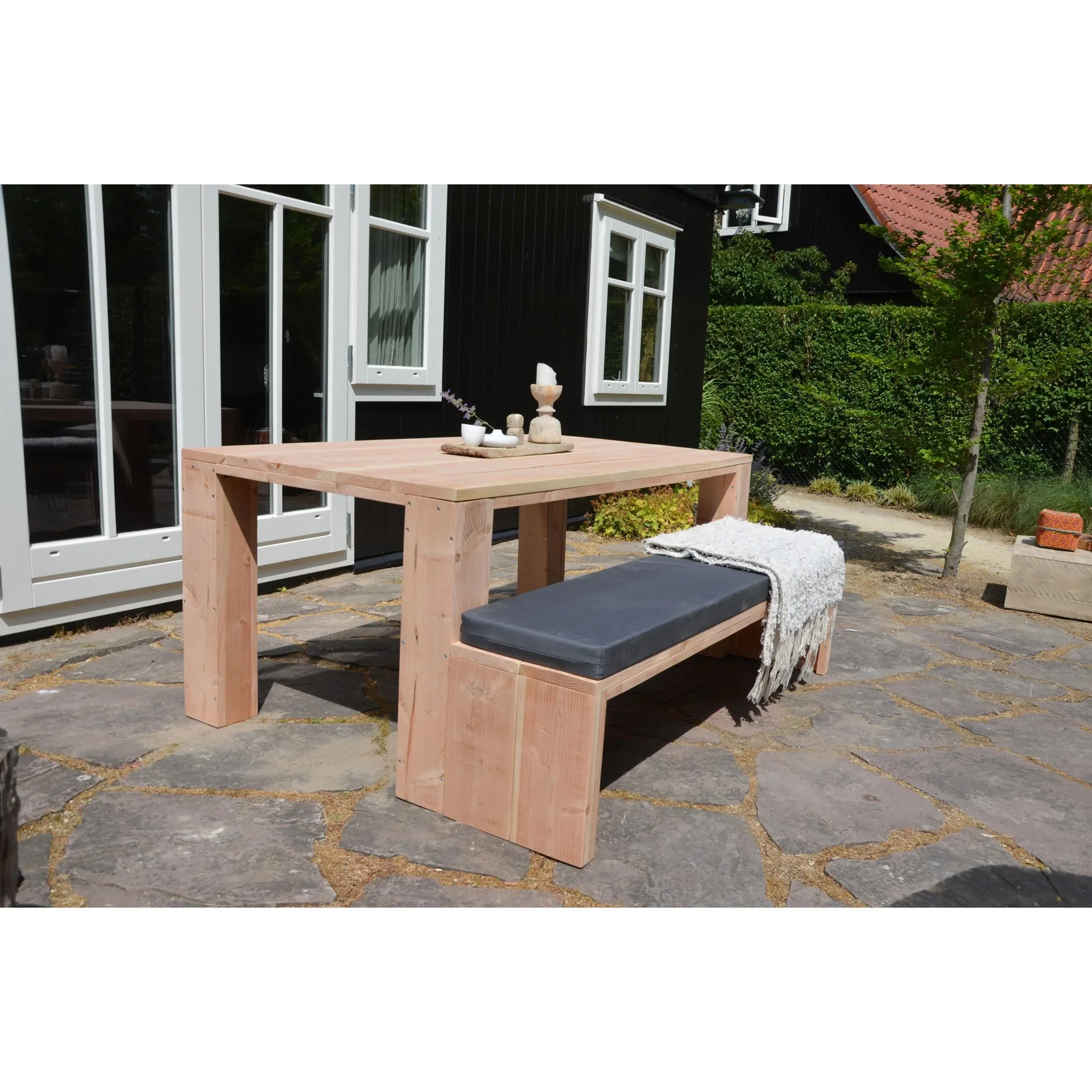 Robuster Tisch aus Douglasie mit breiten Blockbeinen 180/100 cm - 1