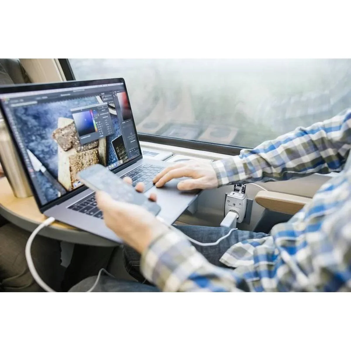 Steckdosen-Ladeadapter mit 2 USB-Anschlüssen, weiß - 0