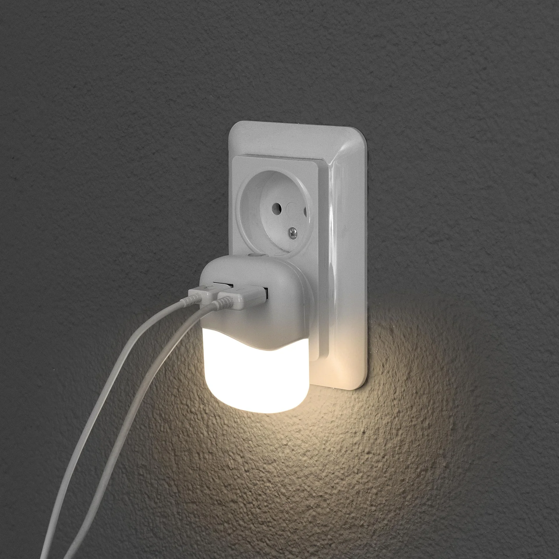 LED Nachtlicht mit 2 USB Anschlüssen - 0
