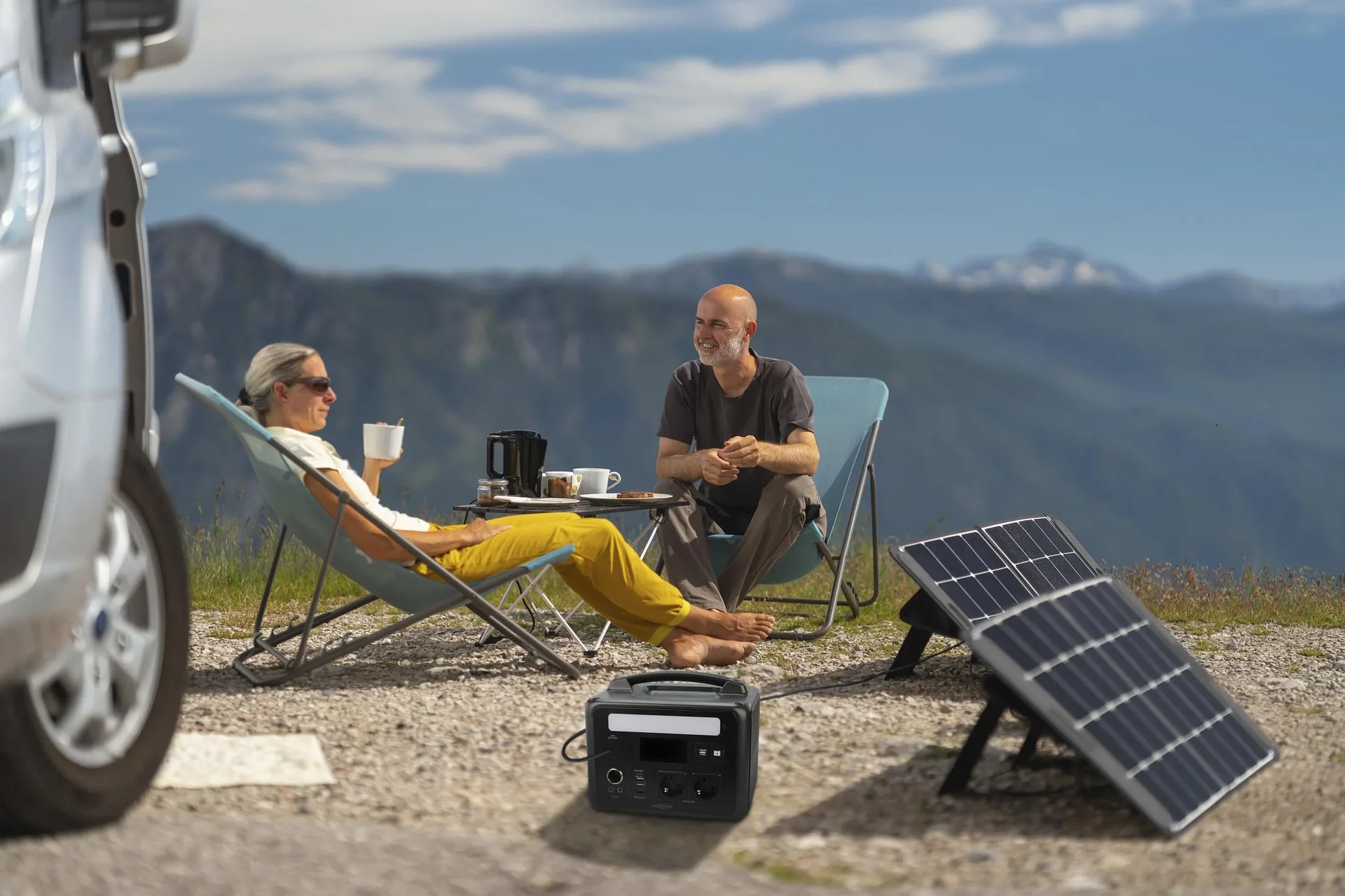 Powerstation mit LED Lampe, AC Steckdosen, Autosteckdose und USB, 600 Watt - 3