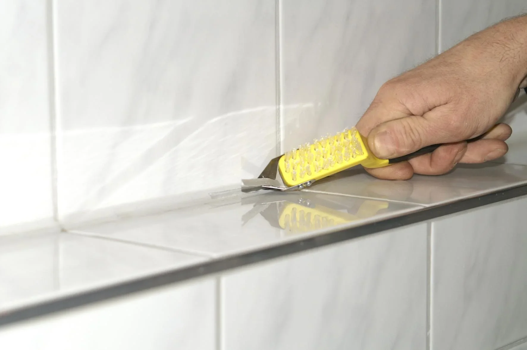 Fugenmesser mit beidseitig schneidender Klinge und Reinigungsbürste - 3