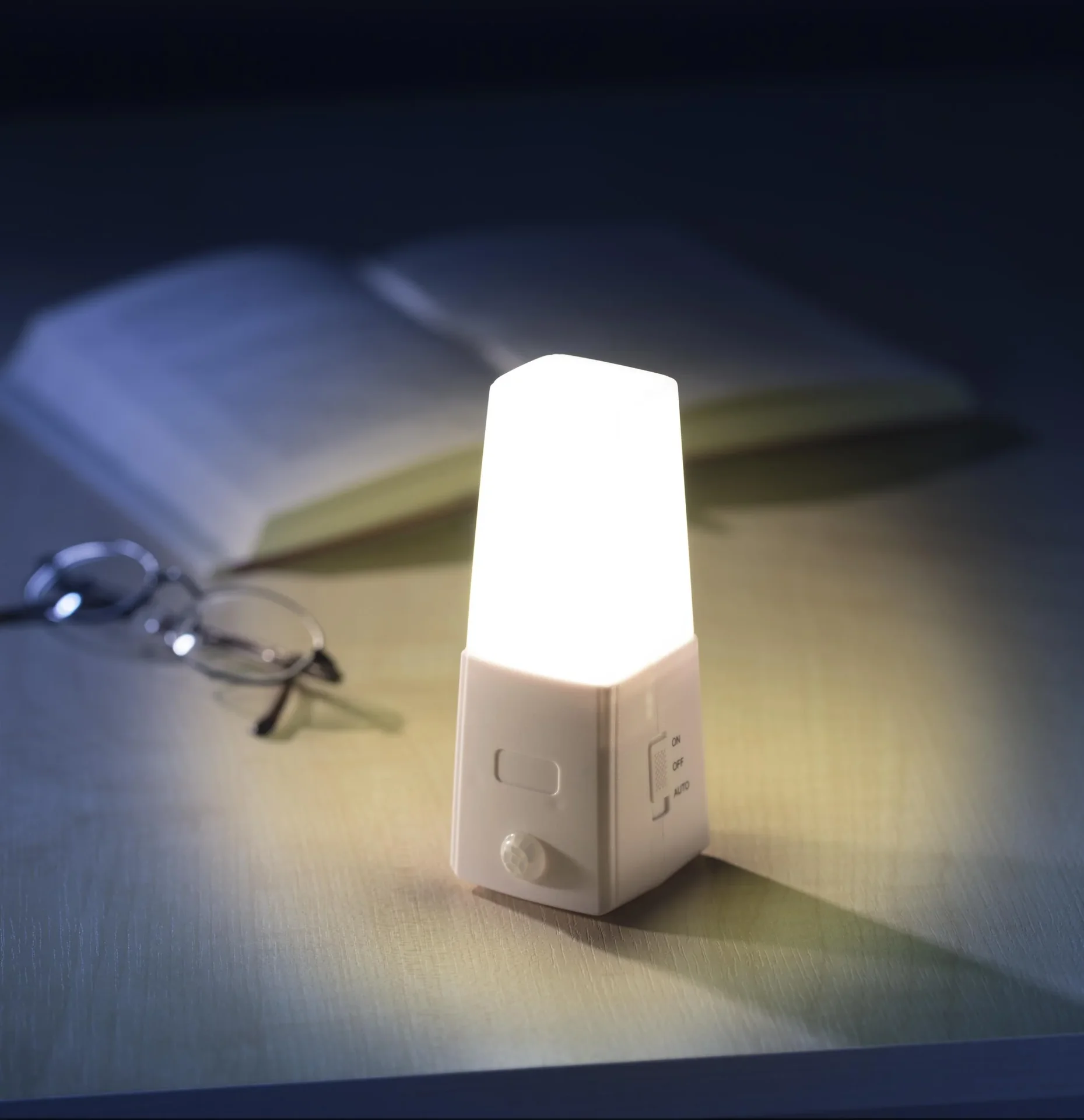 LED Nachtlicht mit Bewegungssensor + geschenkt dazu Mini Tür- und Fensteralarm im 3er Set - 1