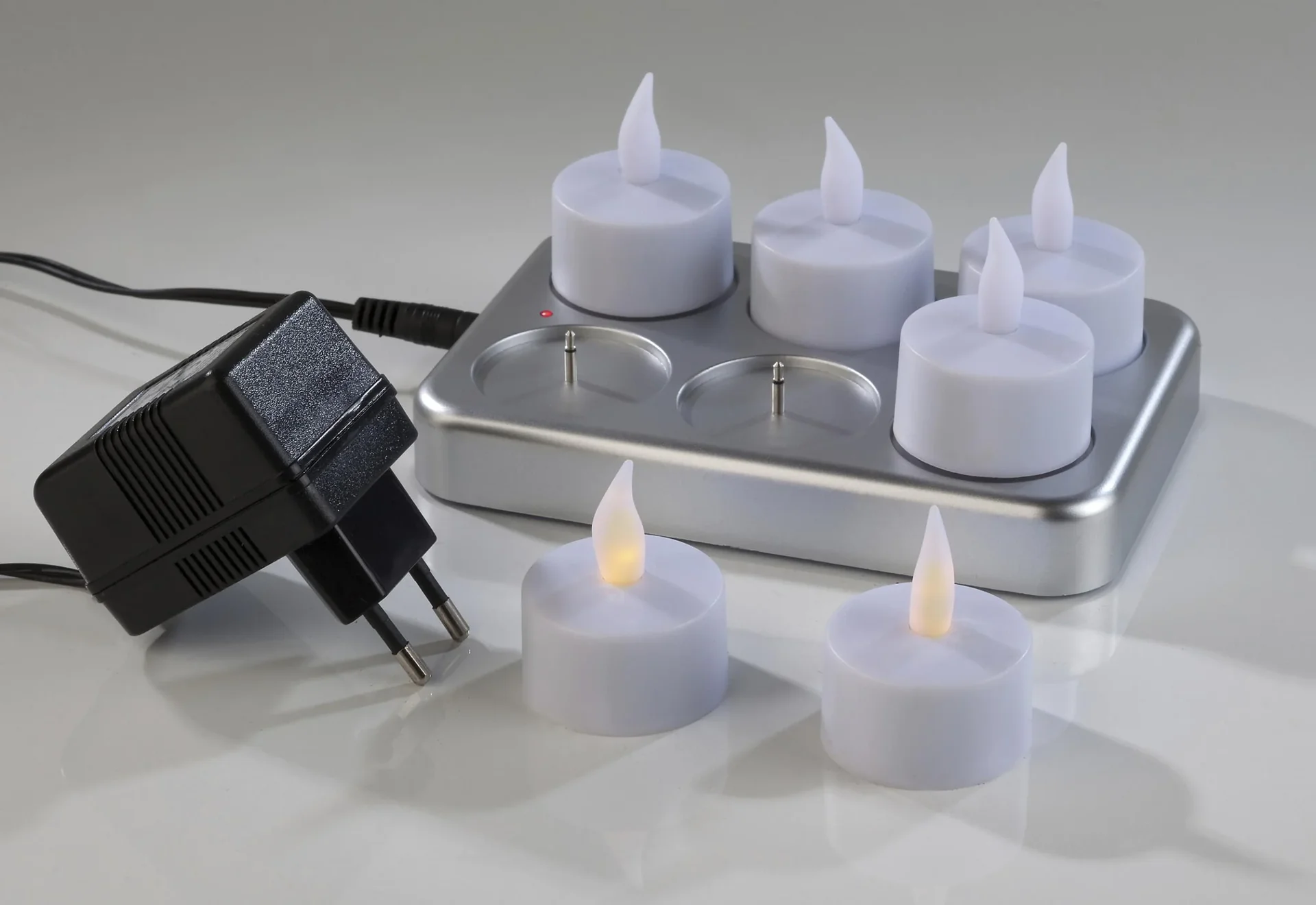 LED Teelicht Set - 6 Stück, mit Ladestation, weiß - 1