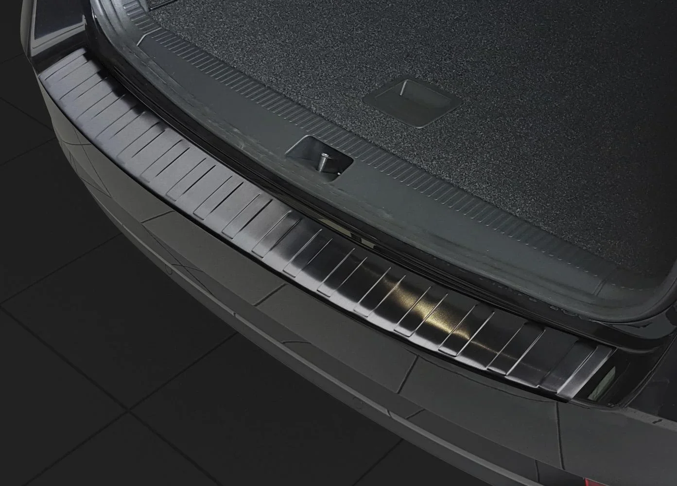 Ladekantenschutz Edelstahl für Skoda Octavia III Kombi FL - graphite / black, Baujahr FL 2016> - 0
