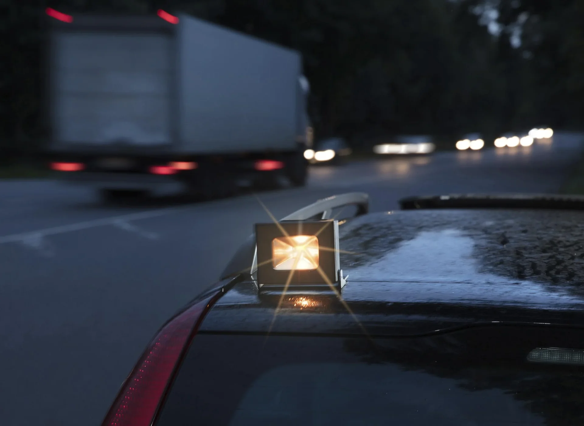 Mini Akku LED Fluter mit Powerbank - 1