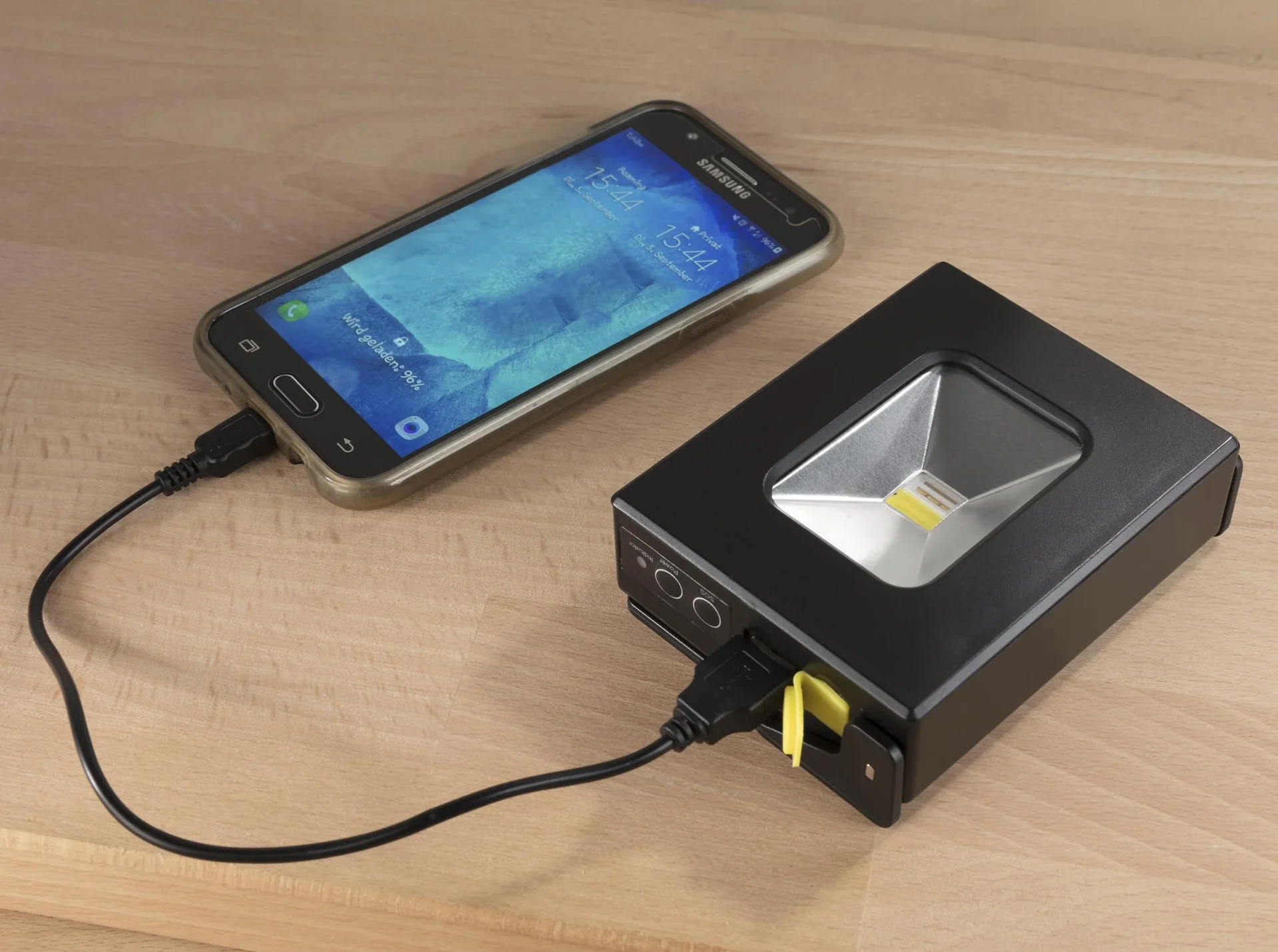 Mini Akku LED Fluter mit Powerbank - 3