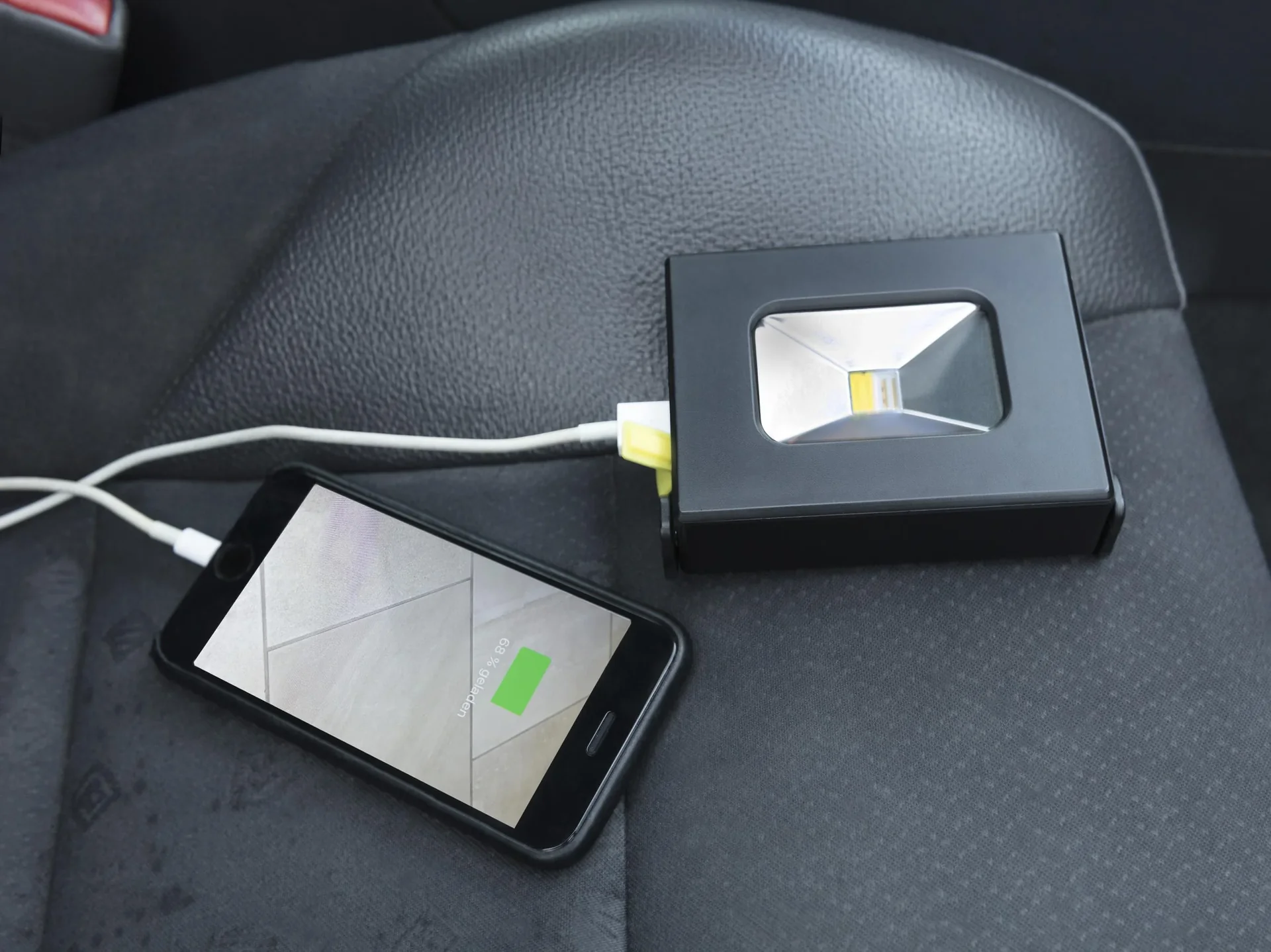 Mini Akku LED Fluter mit Powerbank - 4