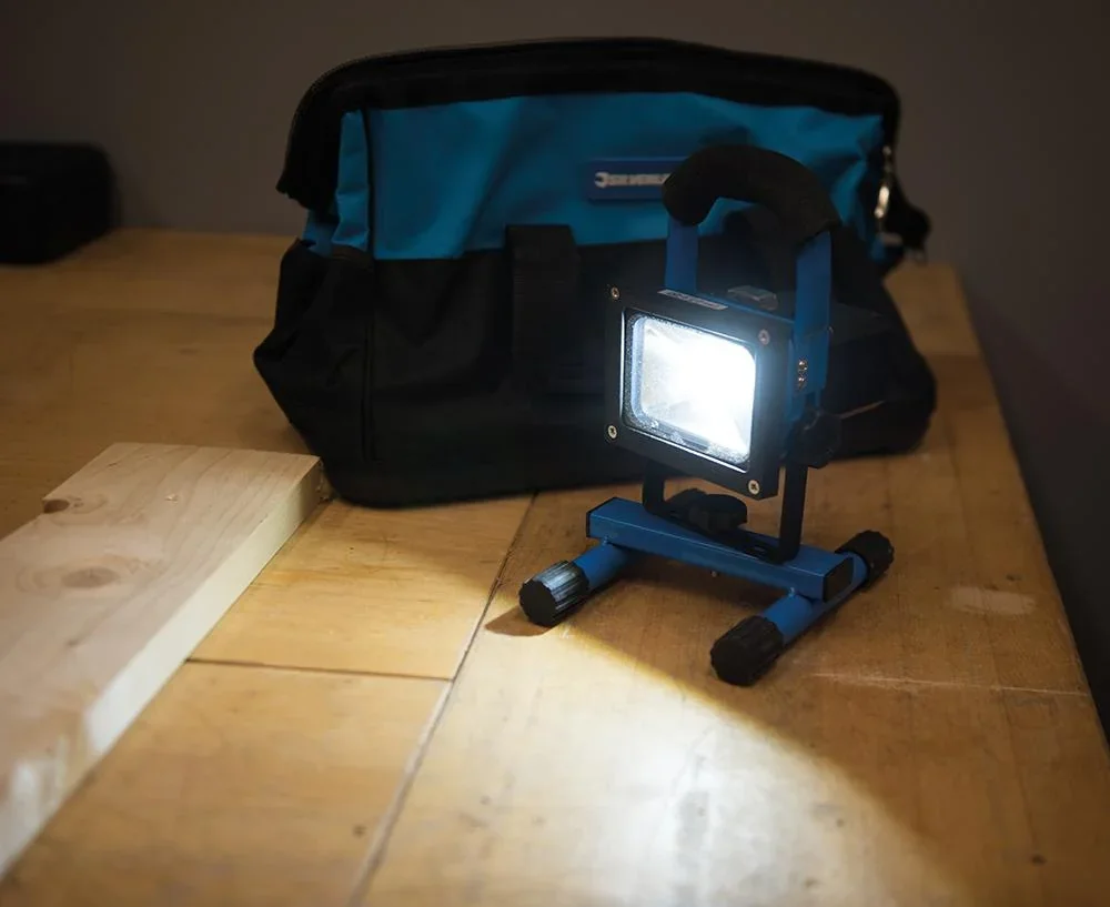 Wiederaufladbarer LED-Arbeitsscheinwerfer mit USB-Anschluss 10 W - 0