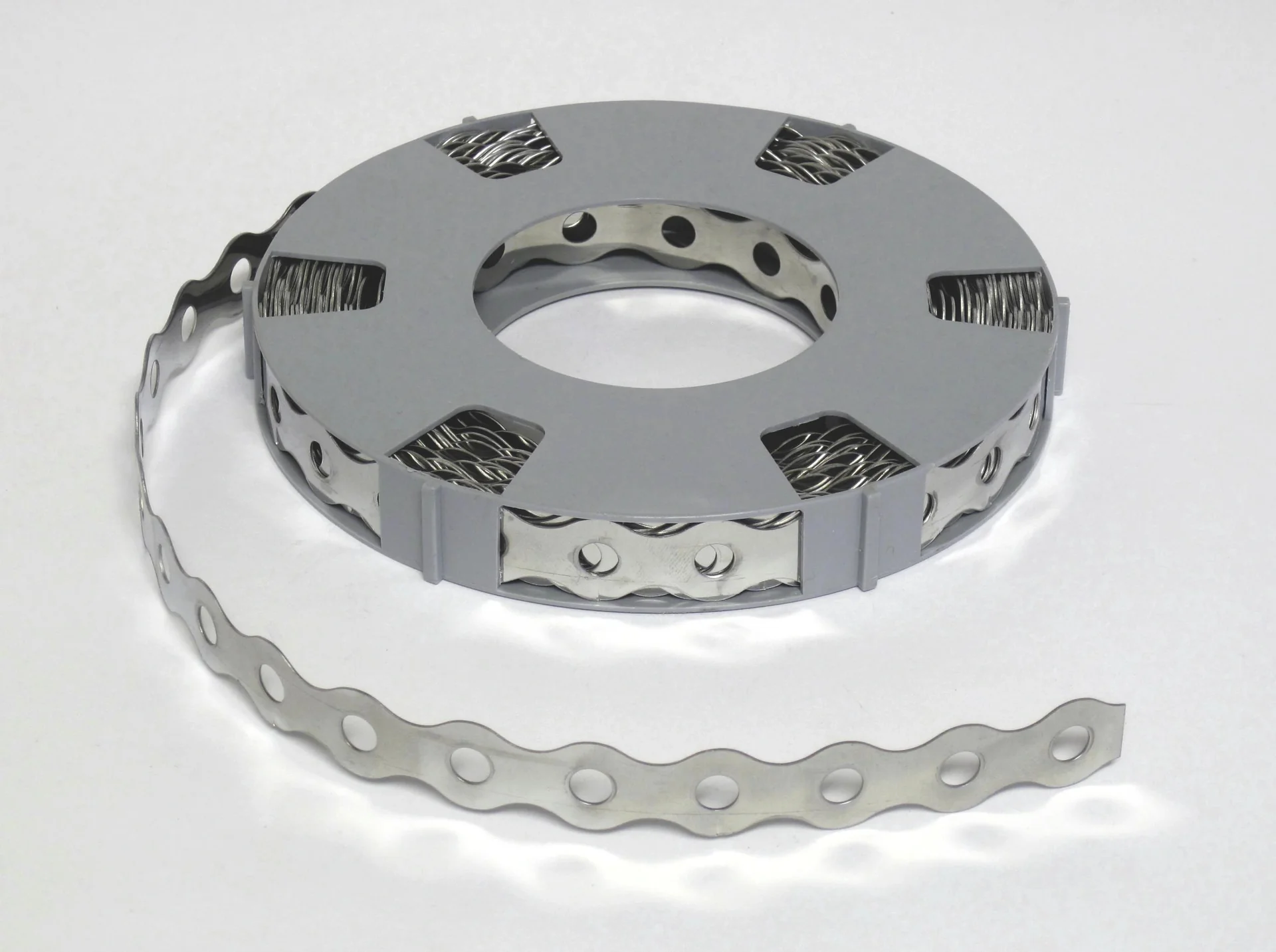 Lochband 19 mm x 10 m mit Kunststoff Ummantelung - 1