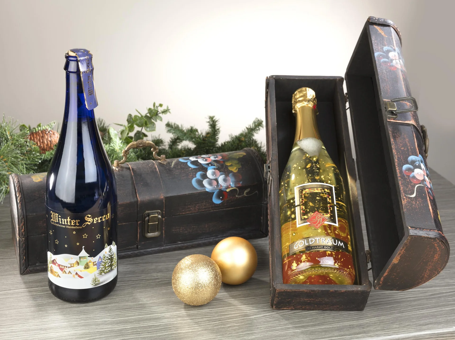 Geschenk-Box aus Holz mit Griff und 1 Flasche Winter-Secco, 750 ml - 1