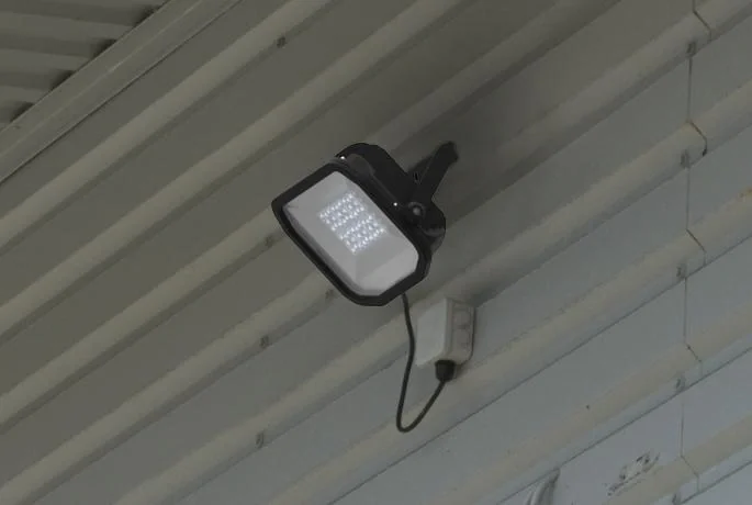 LED Fassadenstrahler mit 155 Watt, 16.000 Lumen - 4