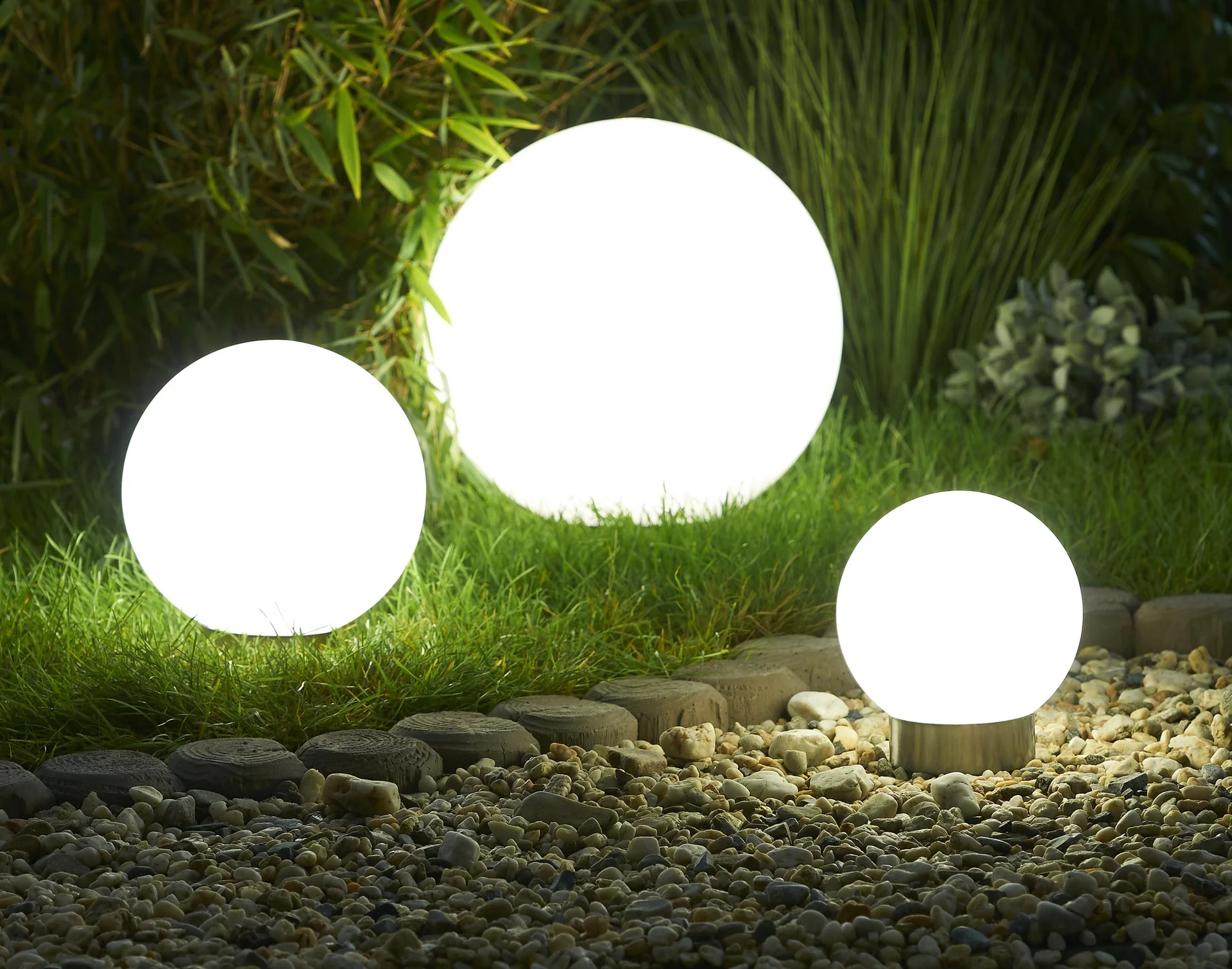 Solar Kugel mit weißer und Farbwechsel LED - 15cm - 6