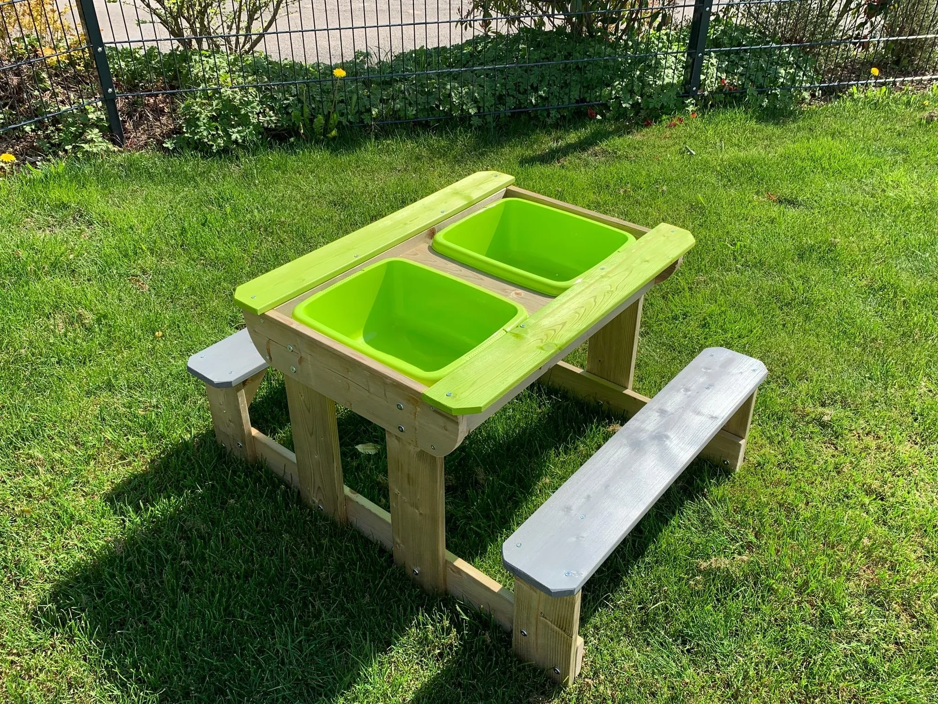 Holz Sand- und Wassertisch inkl. Bänken - 5