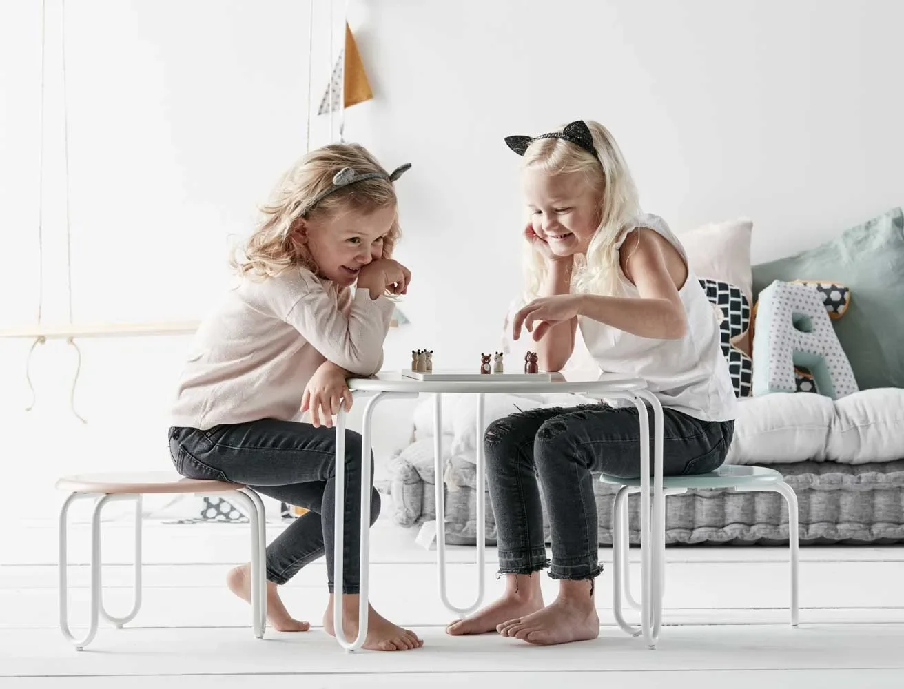 Kids-Concept-Kindertisch-Linus-grau-462732_4.jpg