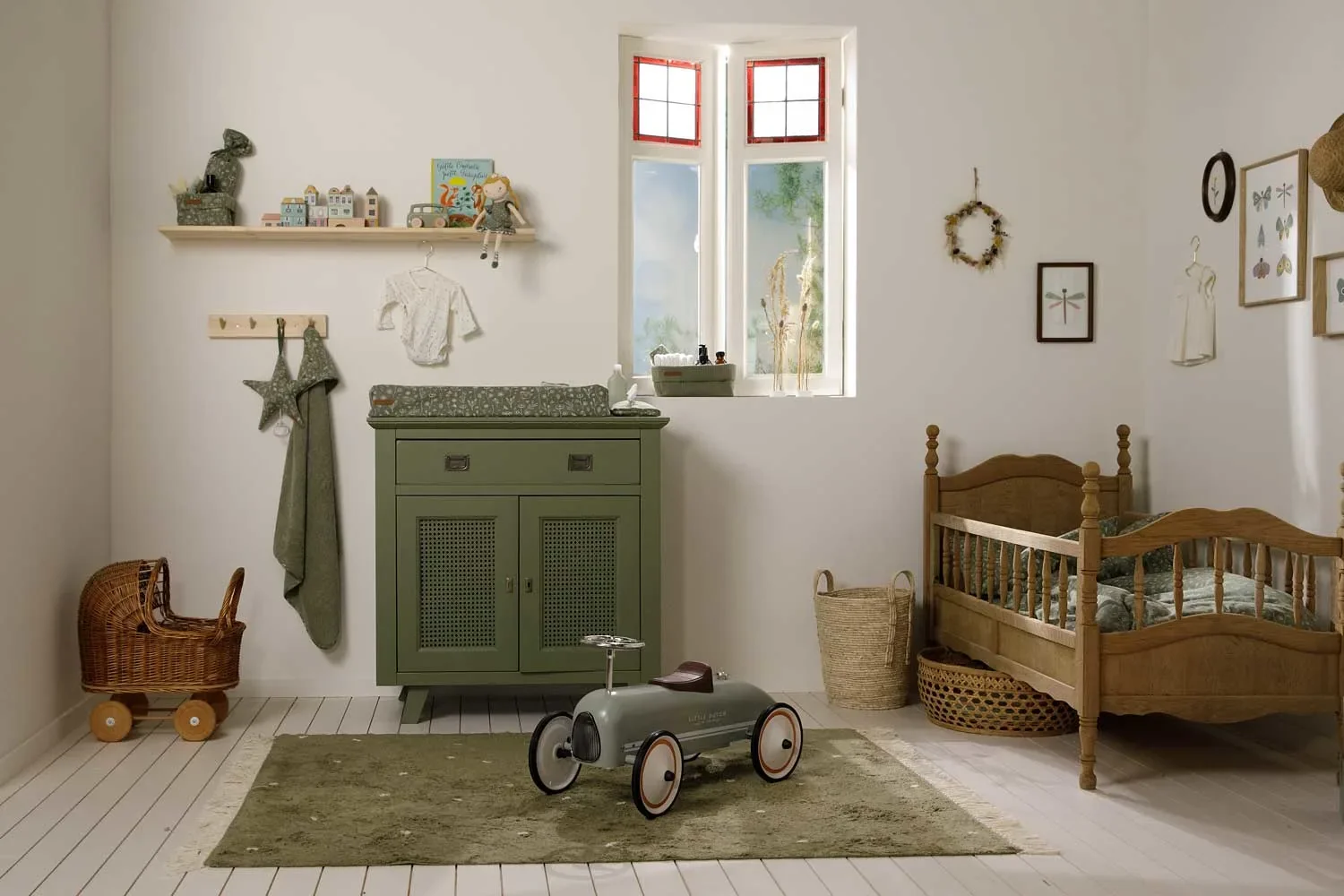 Little-Dutch-Retro-Rutschauto-oliv-466838_5.jpg