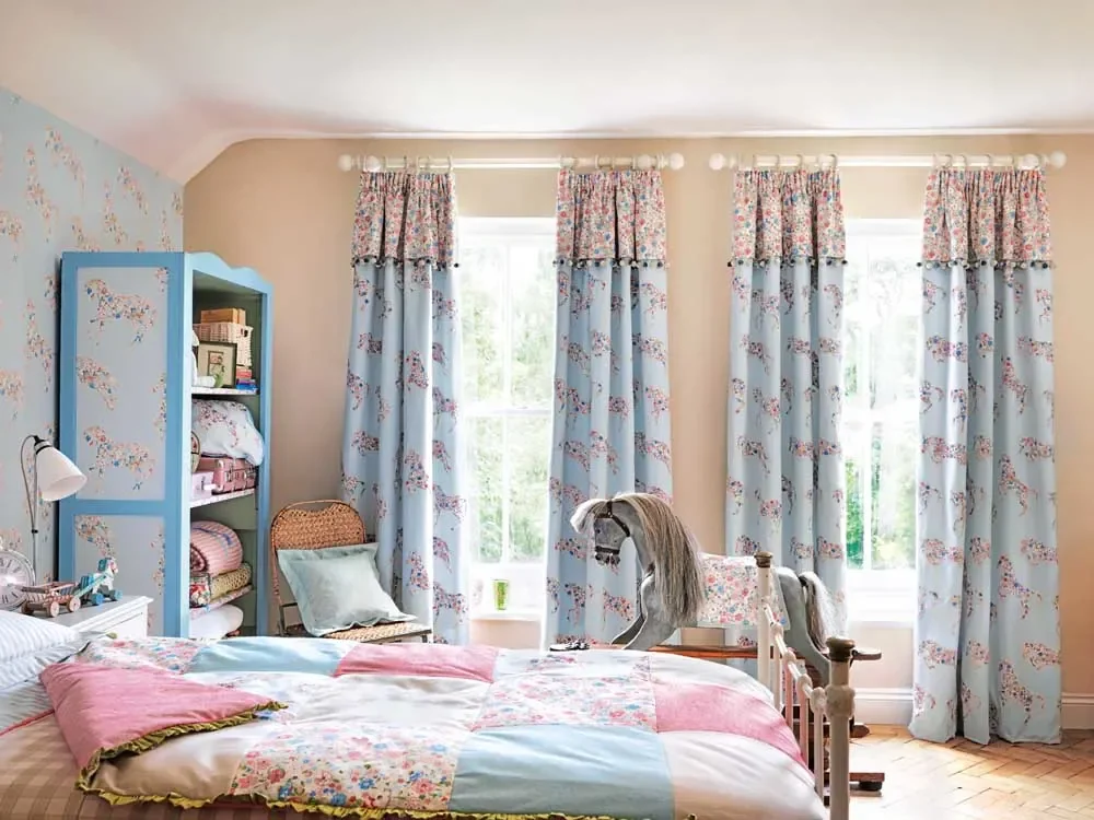 Little-Sanderson-Abracazoo-Tapete-Blumen-Pferde-creme-lavendel-465880_2.jpg