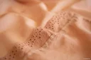 Nobodinoz-Kissen-rechteckig--Vera--Lochstickerei-Sienna-braun-463361_3.jpg