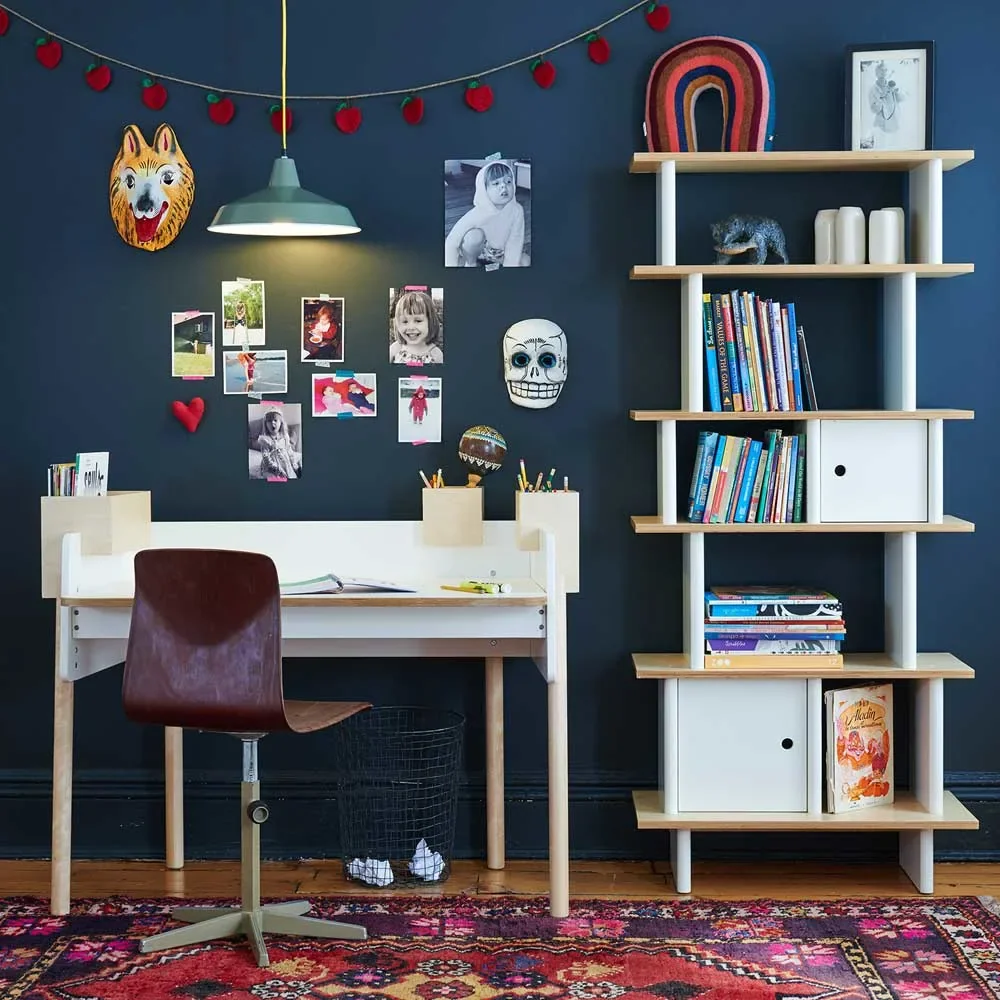 Oeuf-Buecherregal-Mini-Library-schmal-Walnuss-mit-weiss-463500_2.jpg
