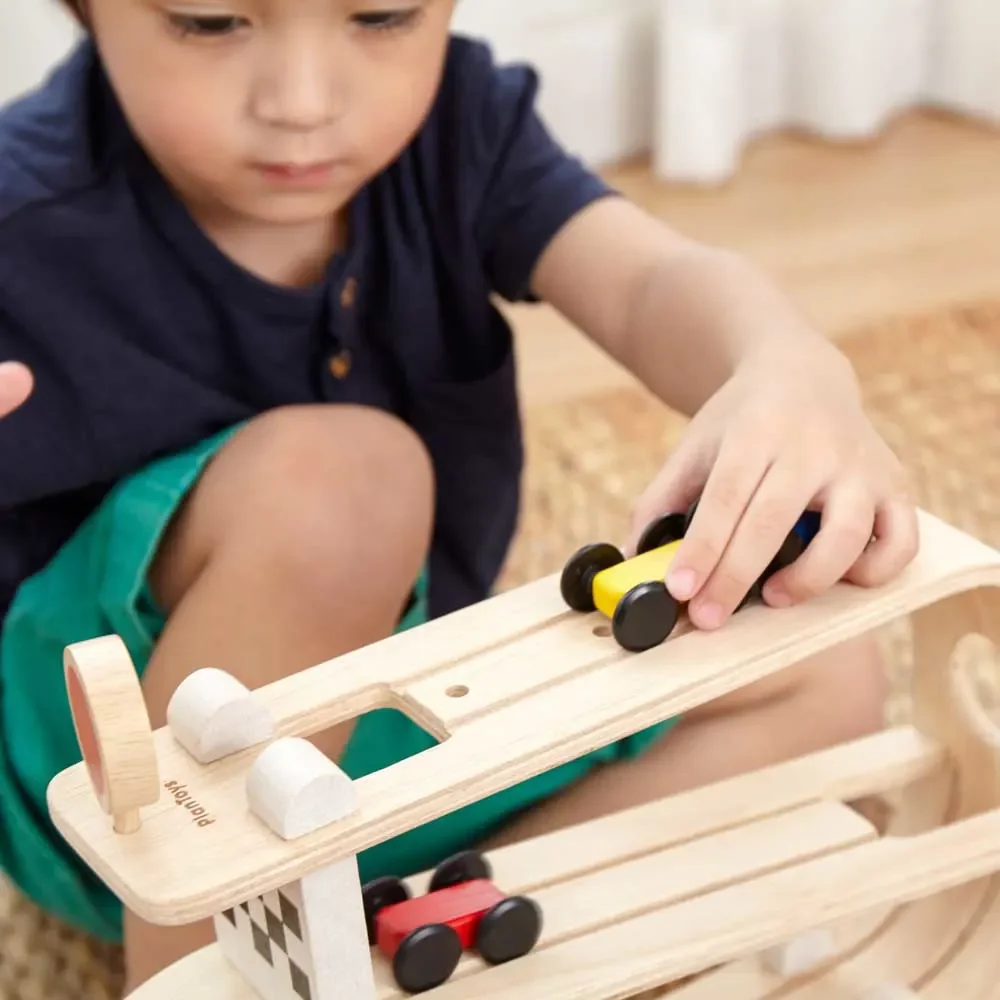 Plan-Toys-Kugelbahn-mit-Autos-456524_2.jpg