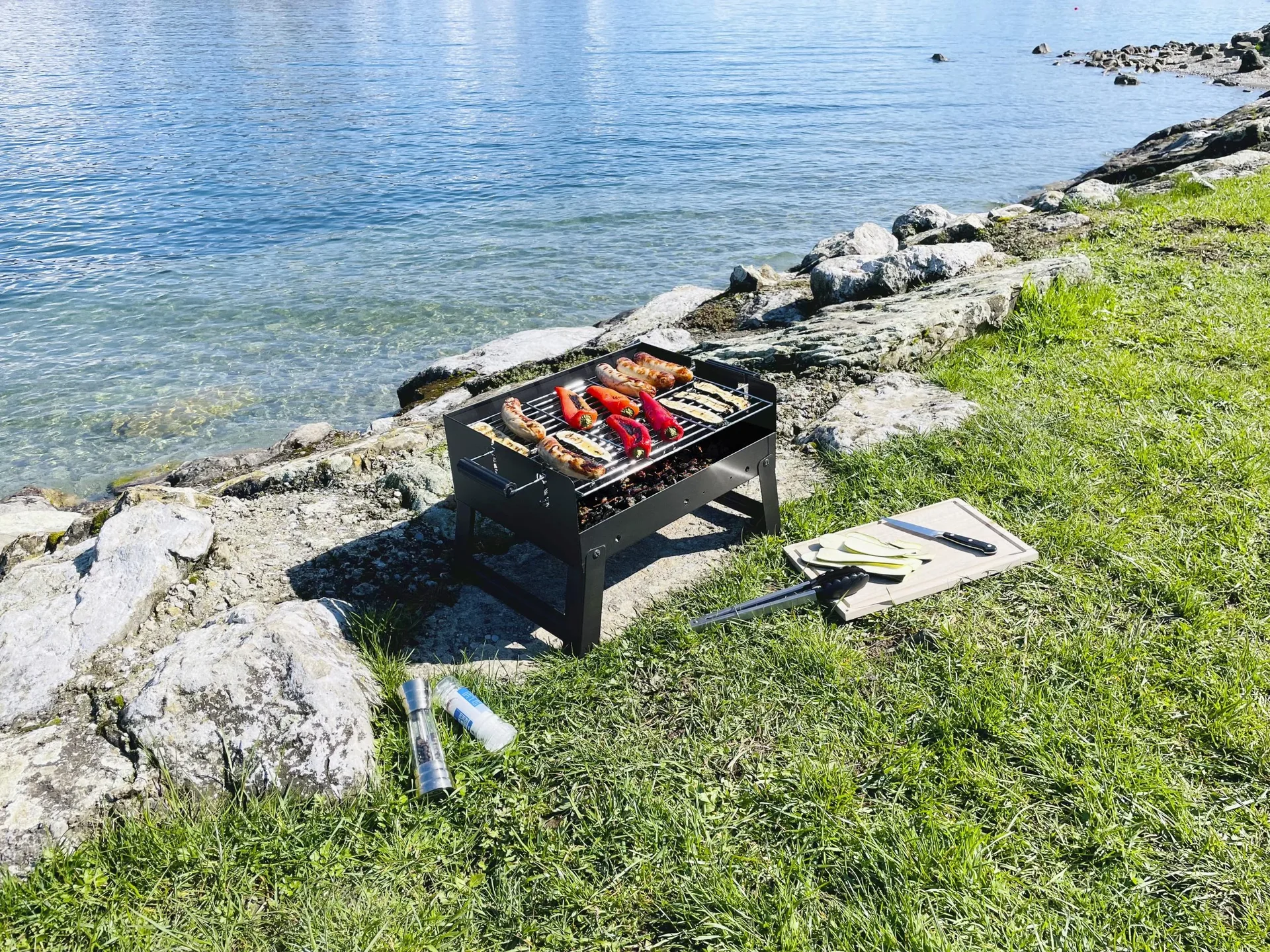 Portabler Holzkohlegrill CARVAO - 1
