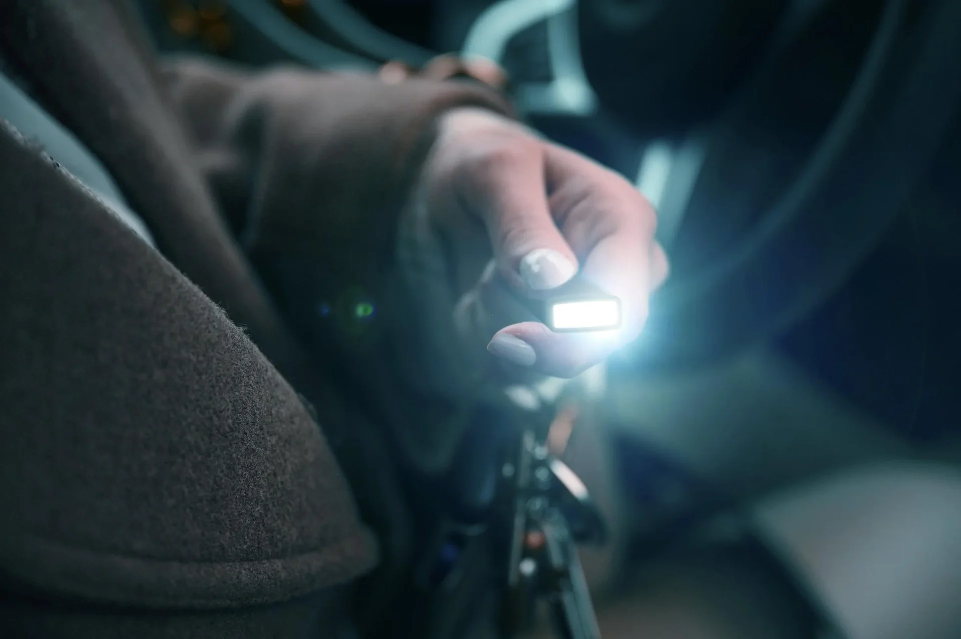 Mini LED Taschenlampe mit integriertem USB-A-Stecker, dimmbar - 3