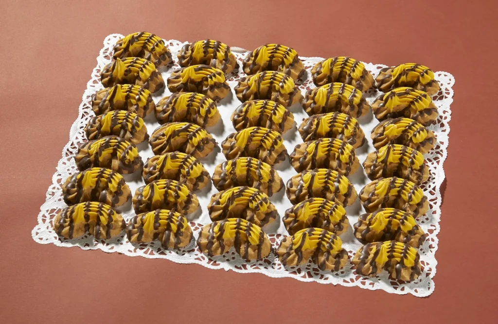 Sandiges Spritzgebäck „Leoparden-Tatzen“, in Hufeisen-Form, 3 x 200 g