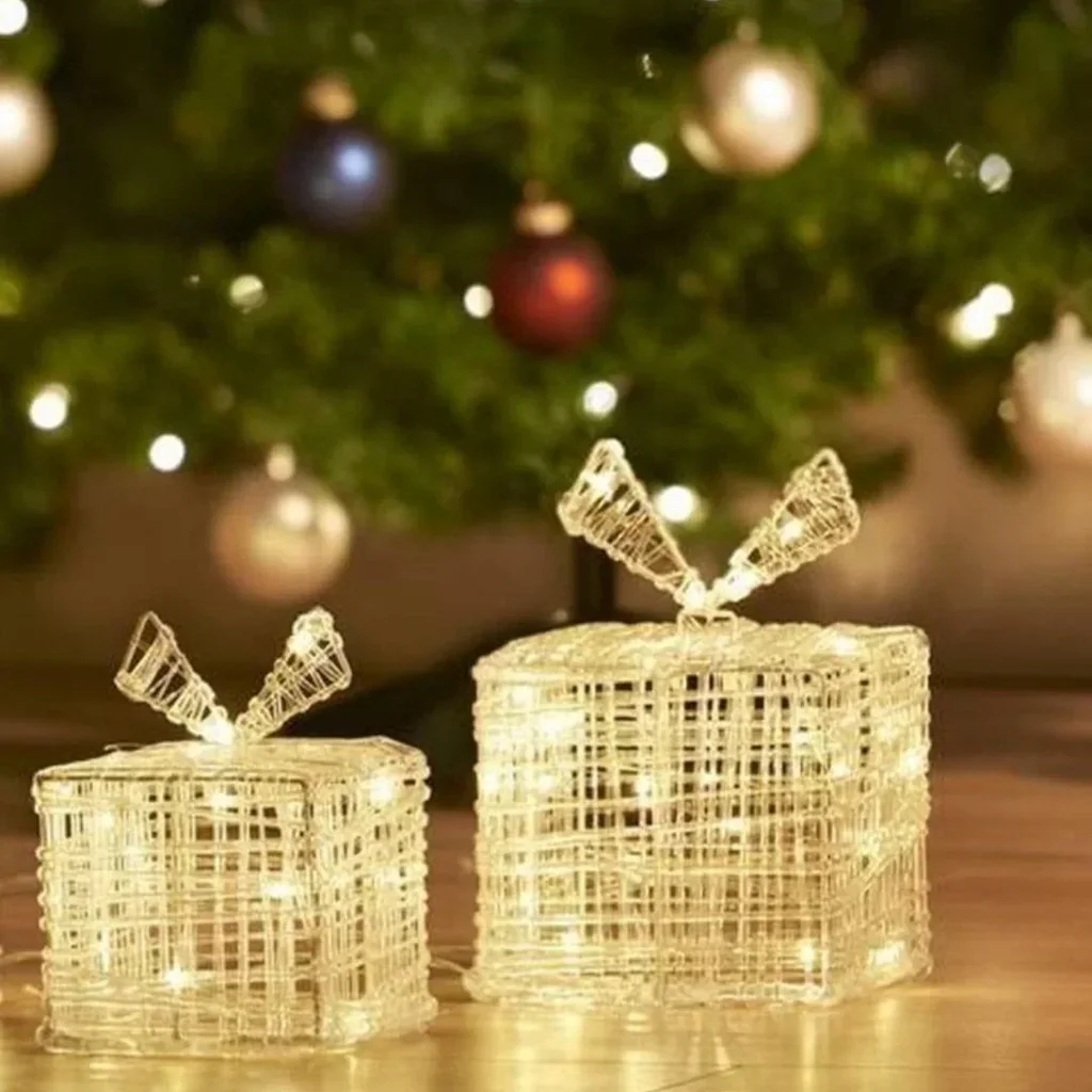SET aus 2 Geschenkboxen - 2 verschiedene Größen - 15 und 20 cm hoch - 30 und 40 LED