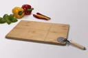 Pizzaschneidebrett mit Pizzaschneider