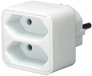 Adapterstecker auf 4 Euro-Steckdosen