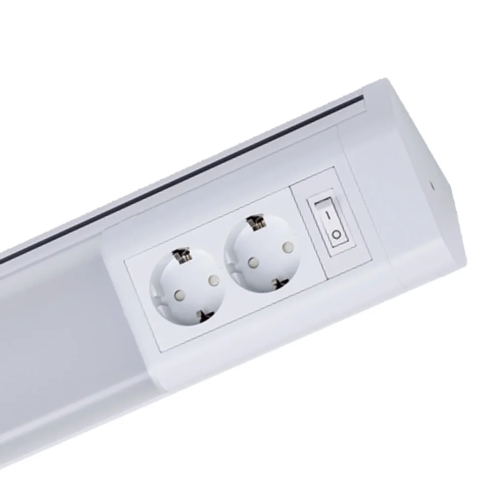 LED Unterbauleuchte in weiß mit 2 Steckdosen, 762mm