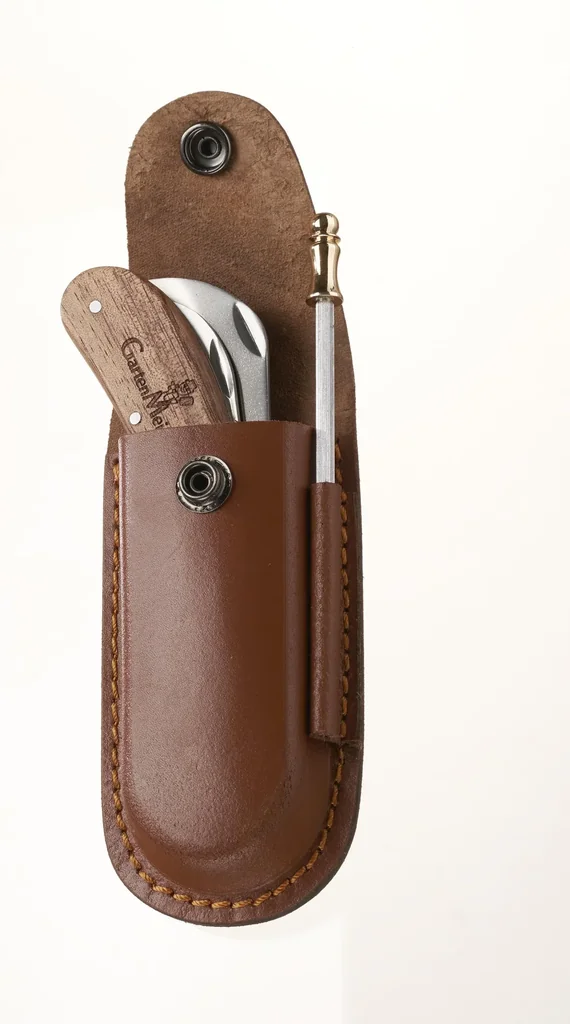 Messertasche aus Leder mit Wetzstahl