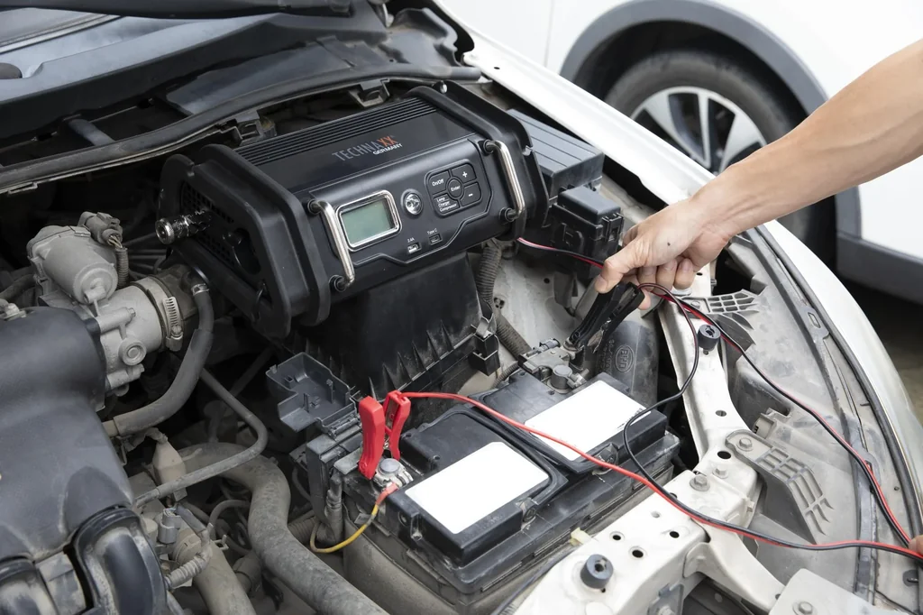 Batterieladegerät mit Kompressor
