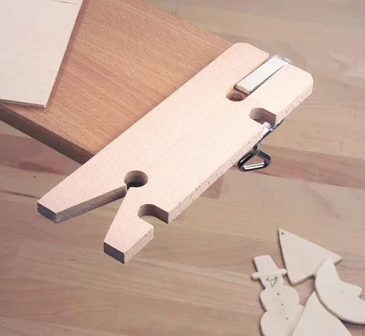 "Laubsägetischchen 210 mm mit Einspannhilfe und Tischzwinge image"