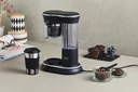 Kaffeemaschine mit Mahlwerk und Edelstahl-Trinkbecher