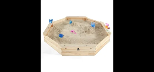 Gigantischer Sandkasten aus Holz