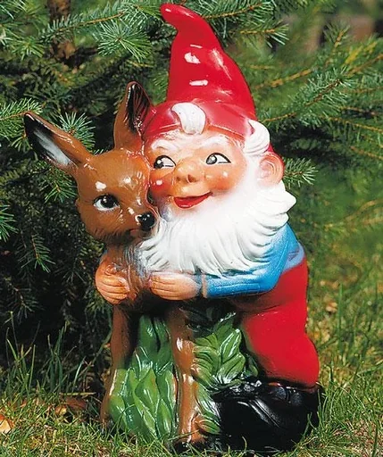 Gartenzwerg mit Reh
